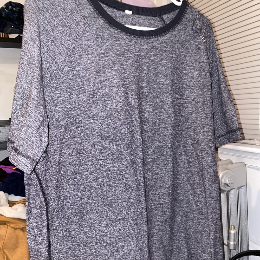 Lulu lemon t-shirt